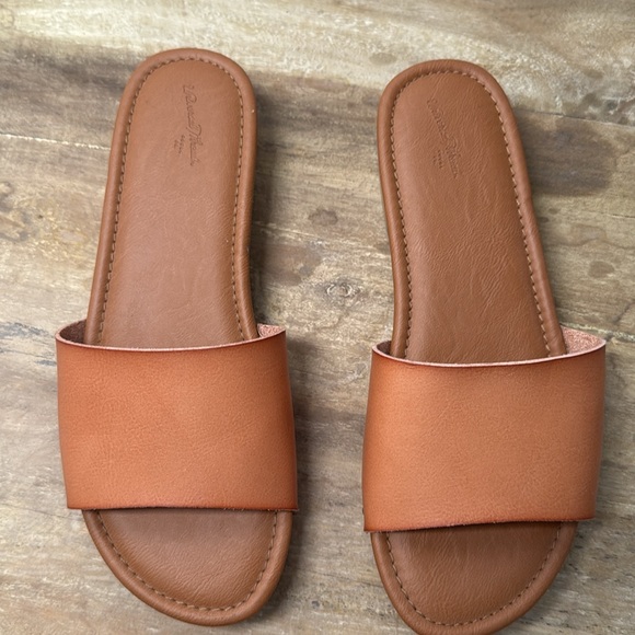 Universal Thread Slide Sandals in Tan and Orange - Picture 8 of 10